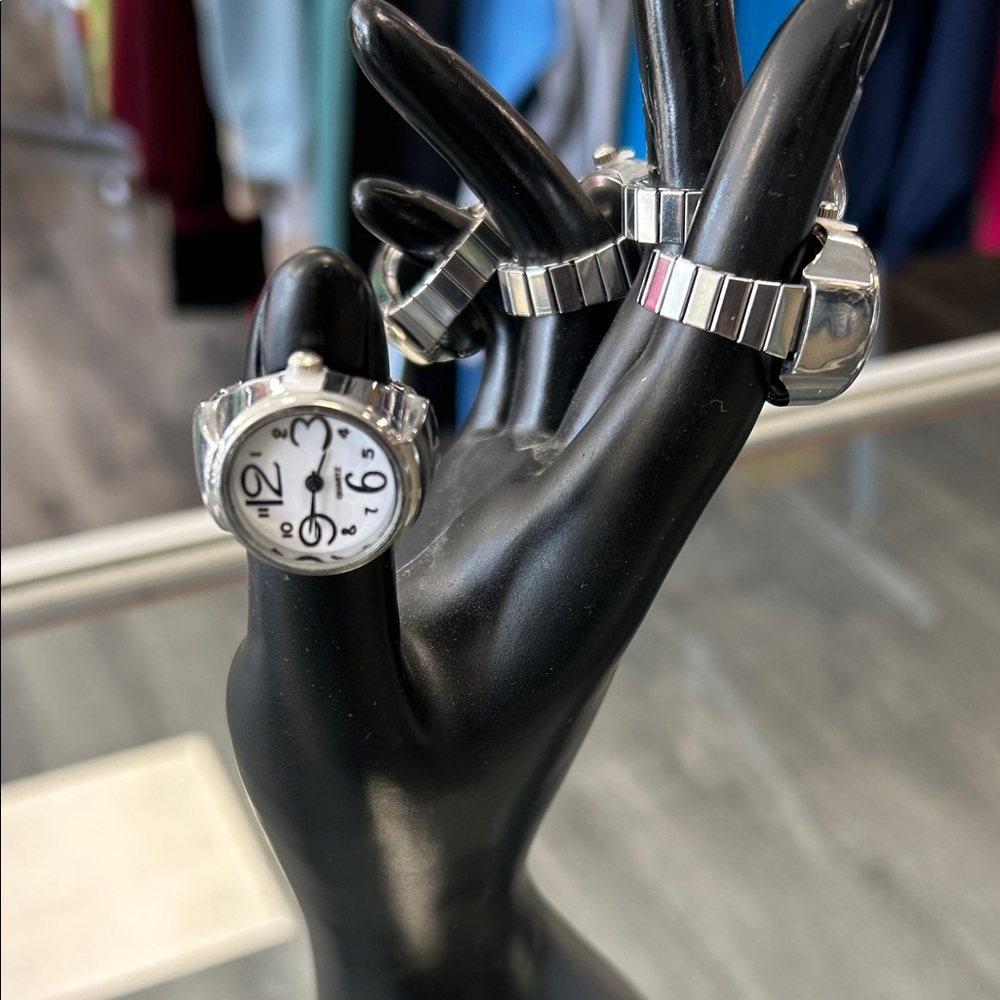 Silver Tone Watch Ring 💍